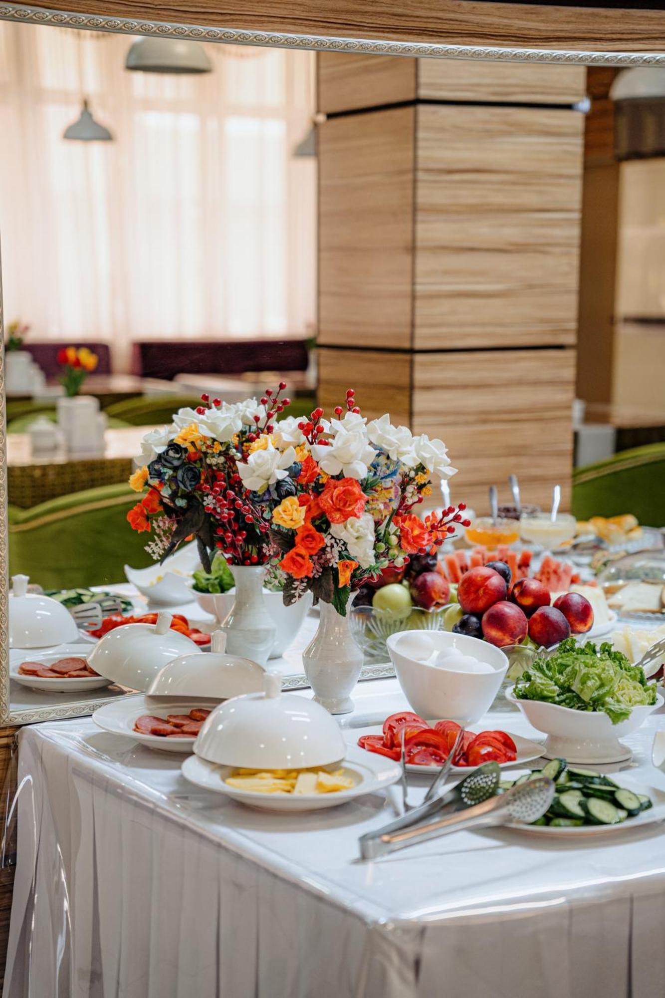 Union Plaza Hotel Astana Exterior foto